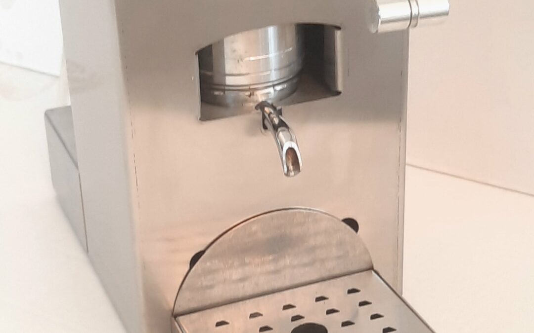 059caffè Presenta “KARINA” Macchina da caffè a Cialde Piccolissima, INOX, 300W Made in Italy